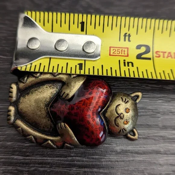Coldwater Creek Cat Holding Heart Brooch Pin Brass Red Enamel - Picture 4 of 5